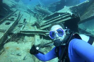 BARCO HUNDIDO, SAN ANDRES, COLOMBIA -  Cueva de morgan Colombia foto 2