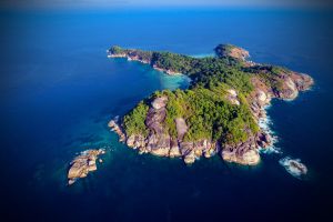 TURTLE ROCK – KOH SIMILAN – ISLAS SIMILAN - TAILANDIA -  Tap Lamu Pier Tailandia foto 2